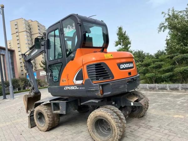Used Doosan 60W Dx60W Mini Wheeled Excavator 6 Ton Amphibious Doosan Wheel Excavator for Sale with Good Condition