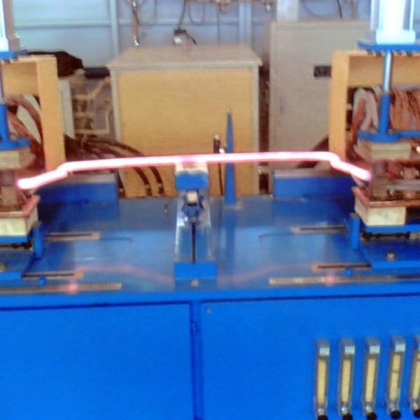 Équipement de traitement thermique électrique IGBT pour barres de stabilisateur solides ou creuses automobiles