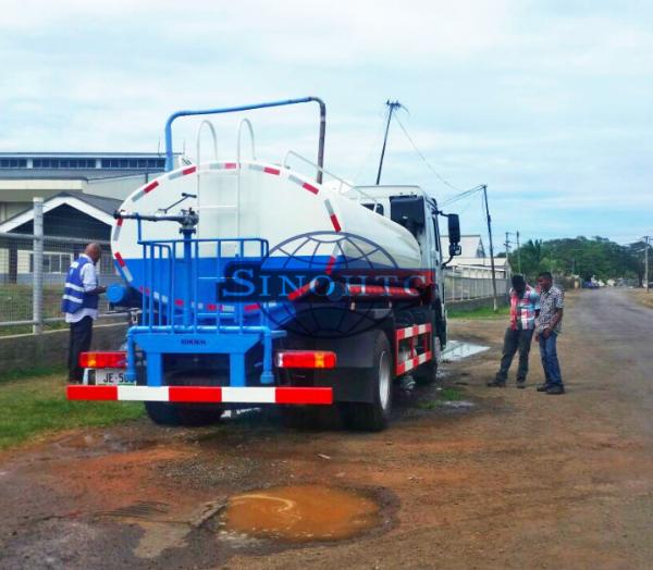 4x2 Right Hand Driving Water Spray Truck , 10 - 12 Cubic Meter Commercial Water Truck