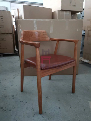 Ореховый цвет Подлокотники Пепельное деревянное столовое кресло с кожаной напольной оболочкой