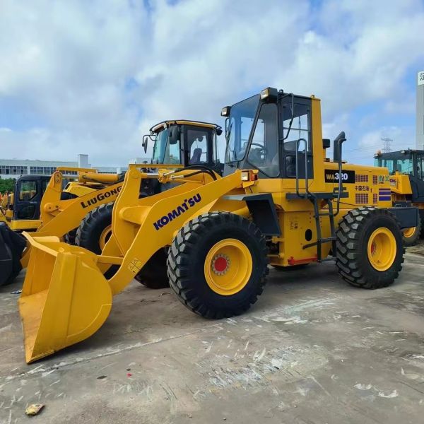 Used Japanese Made Komatsu WA320 Wheel Loader Used Loaders for Sale