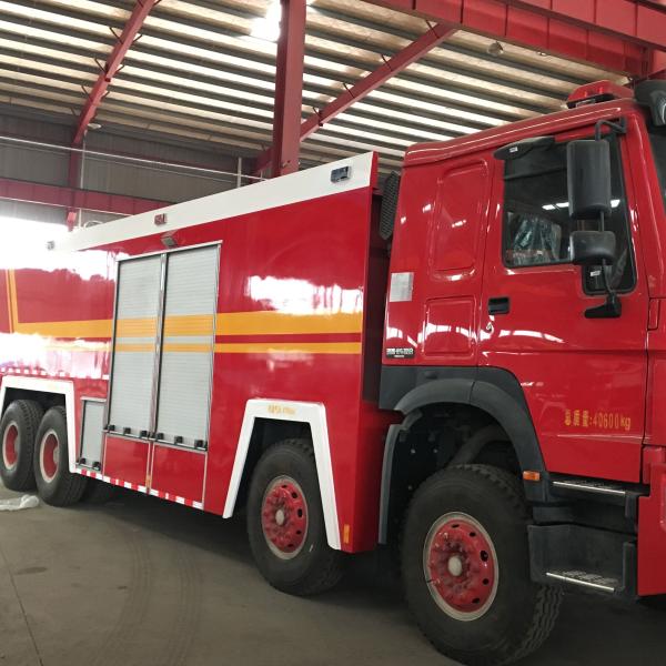 SINOTRUK HOWO 8x4 fire fighting truck