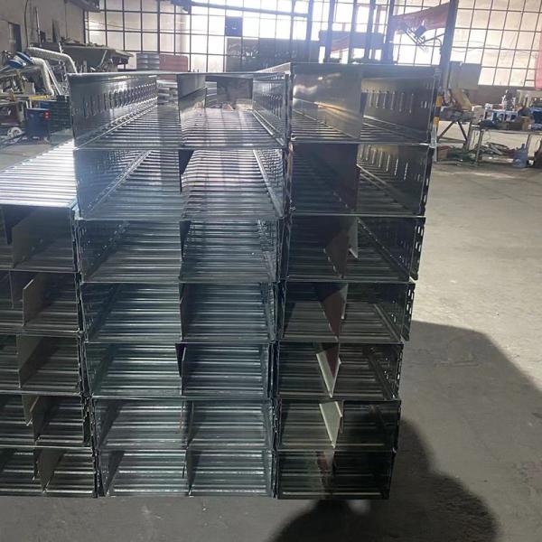 Silvery Molded Cable Tray With Temperature Range -40°C To 120°C And 3m Length Installation