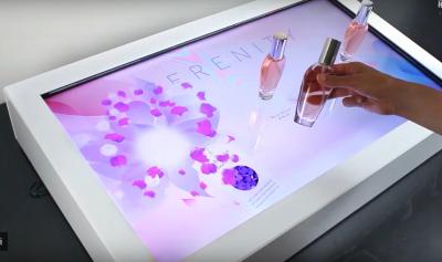 Shoes / Phone Shop Interactive Showcase Display Cabinet 3D Sensing Technology
