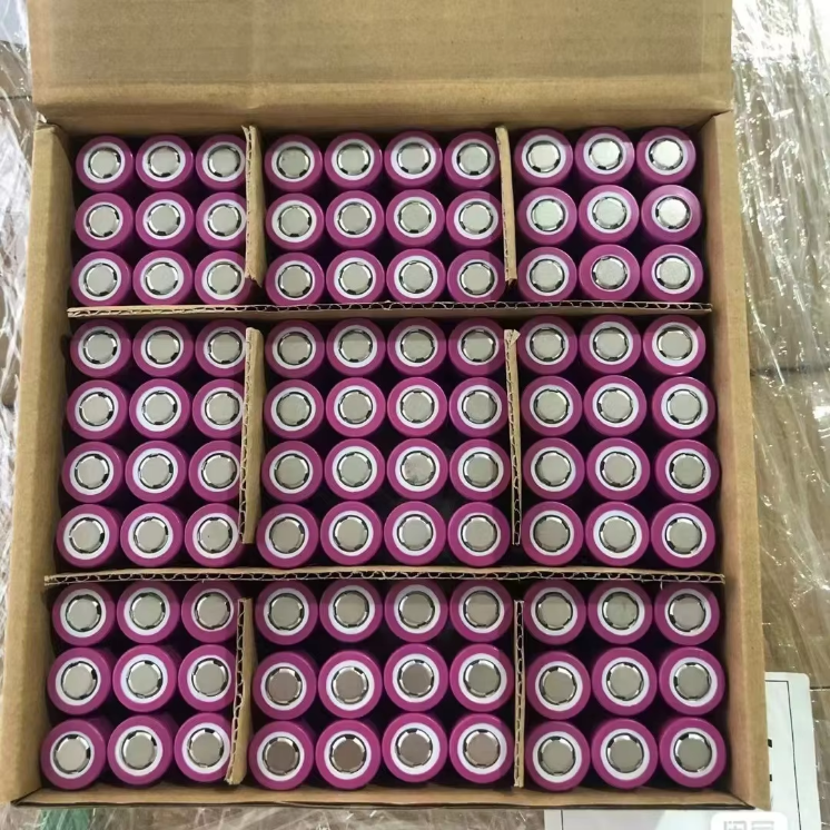 BTW 18650 Lithium Ion Battery Cell 3200mAh 1000 Cycles Wide Temperature Range -20℃ To 60℃