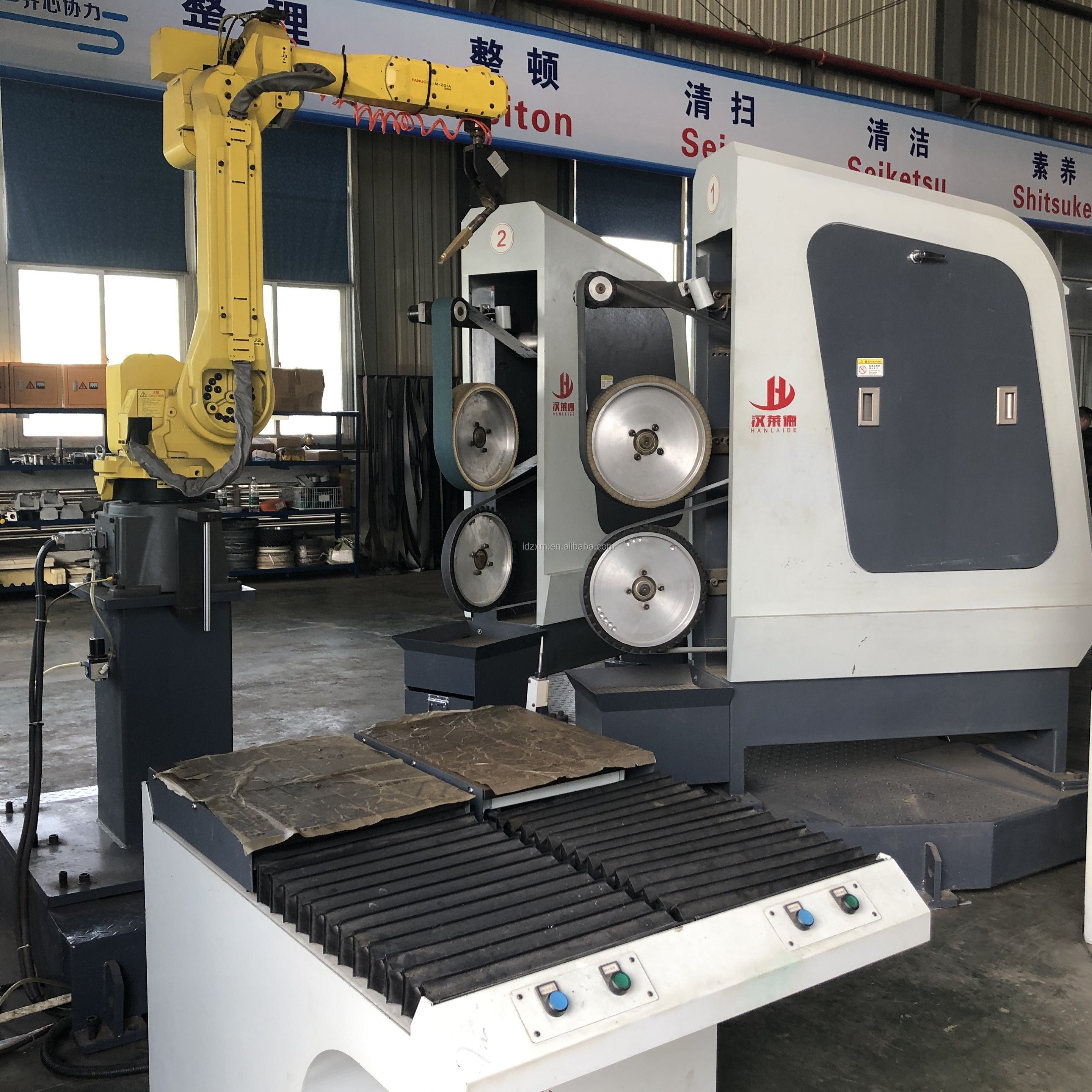 Шлифовальный станок робототехнической поверхностной руки CNC автоматический для штуцера Faucet плавильни