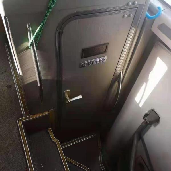 Используемое Yutong везет места на автобусе ZK6122 47 VIP с двигателем 247kw Weichai двойных дверей туалета