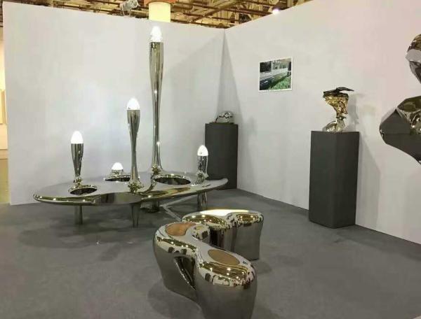Stainless steel sculpture with mirror finish