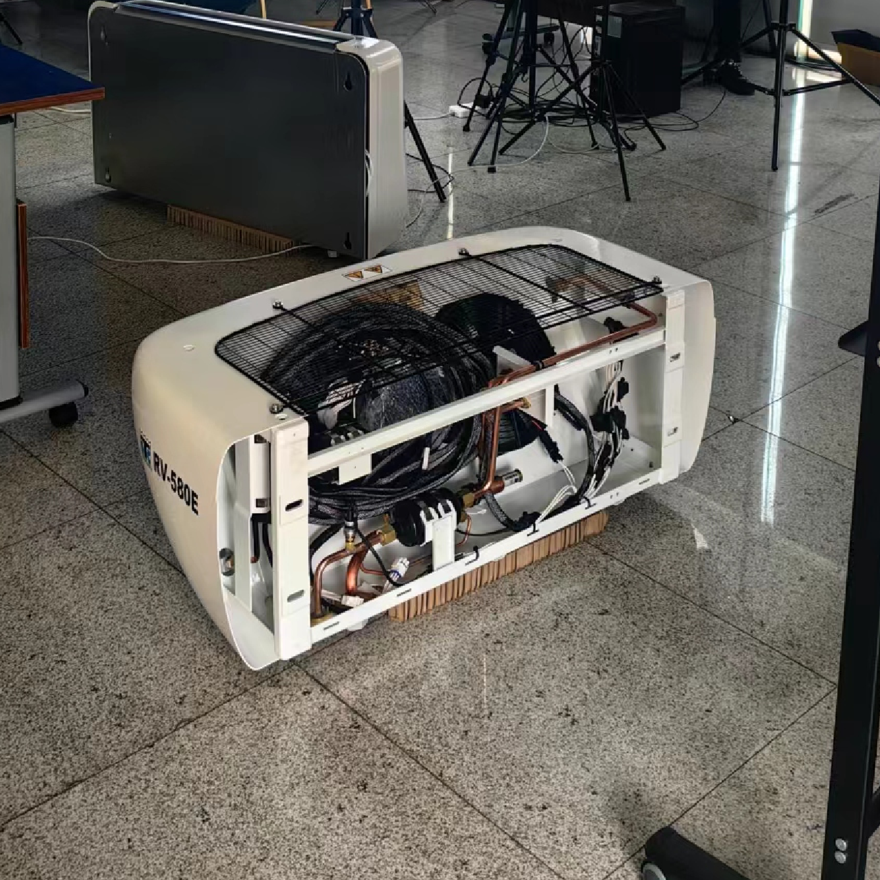 RV580E replace the C450 THERMO KING vehicle powered direct drive refrigeration unit with TK16 compressor with to fans 24V