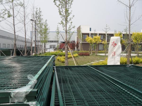 Hot sale low price galvanized Canada temporary fence (High quality and high security)