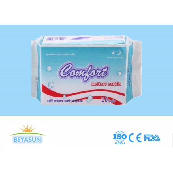 Устранимые женщины нося пользу дня продуктов заботы санитарных салфеток женственную