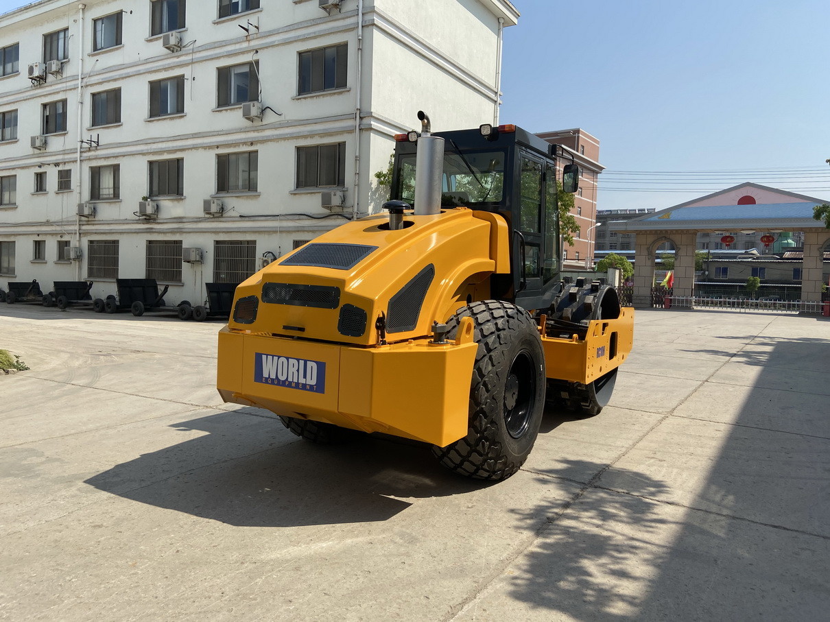 1500 мм тандемный ролик с двигателем Cummins 4BTA3.9-C125 1.7/0.8 Вибрационная частота