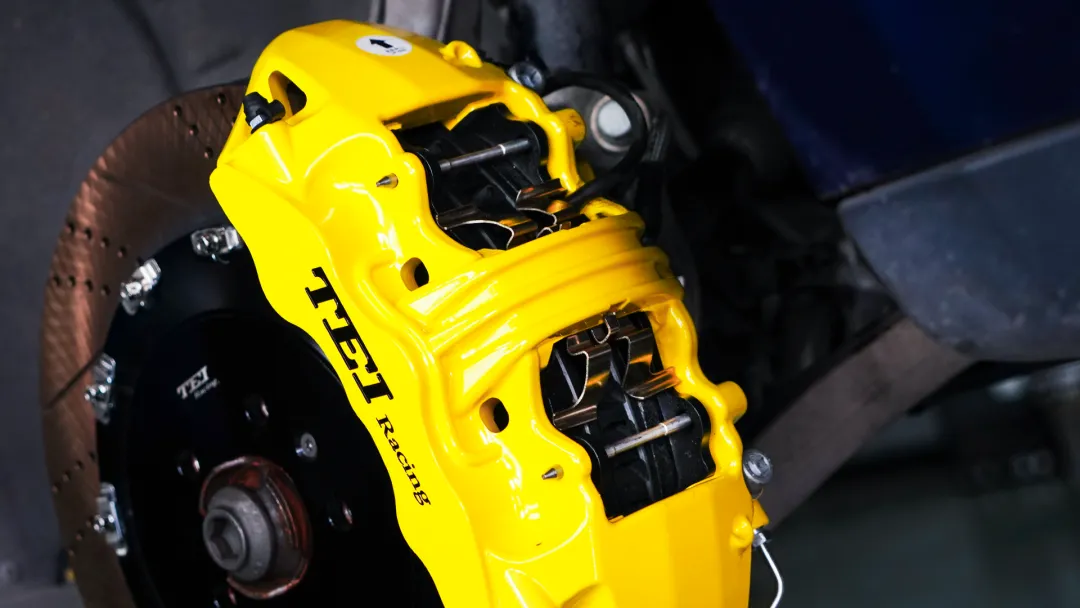 Front Big Brake Kit 6 Piston Caliper with 405x34mm rotor BBK auto brake system For Porsche Macan 20 Inch car rim