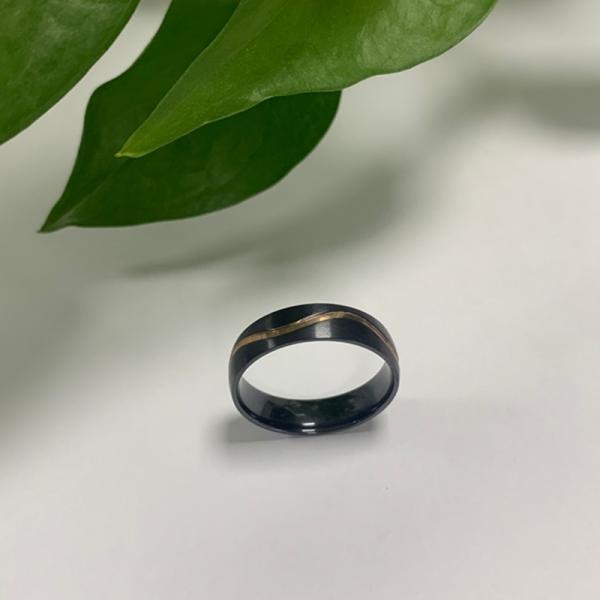 Venta al por mayor de fábrica y anillos de boda de circonio y titanio negros y grises a la moda y joyería para hombre sin decoloración Anillos de boda para hombre