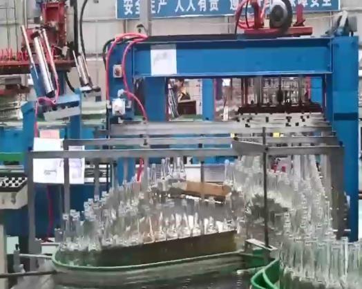 Machine de palettisation automatique à colonne unique personnalisée pour la boîte de bouteilles vides