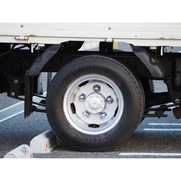Isuzu Elf Truck 2 Ton Wide Long Low Floor MT Load Size 430/207/38 ETC Aluminum Block Hill Start Assist Leveler Rearview Camera1Spare Tire 2Ton Base 2Ton Car Mission Manual MT Mounting Flat Car 6 Speed
