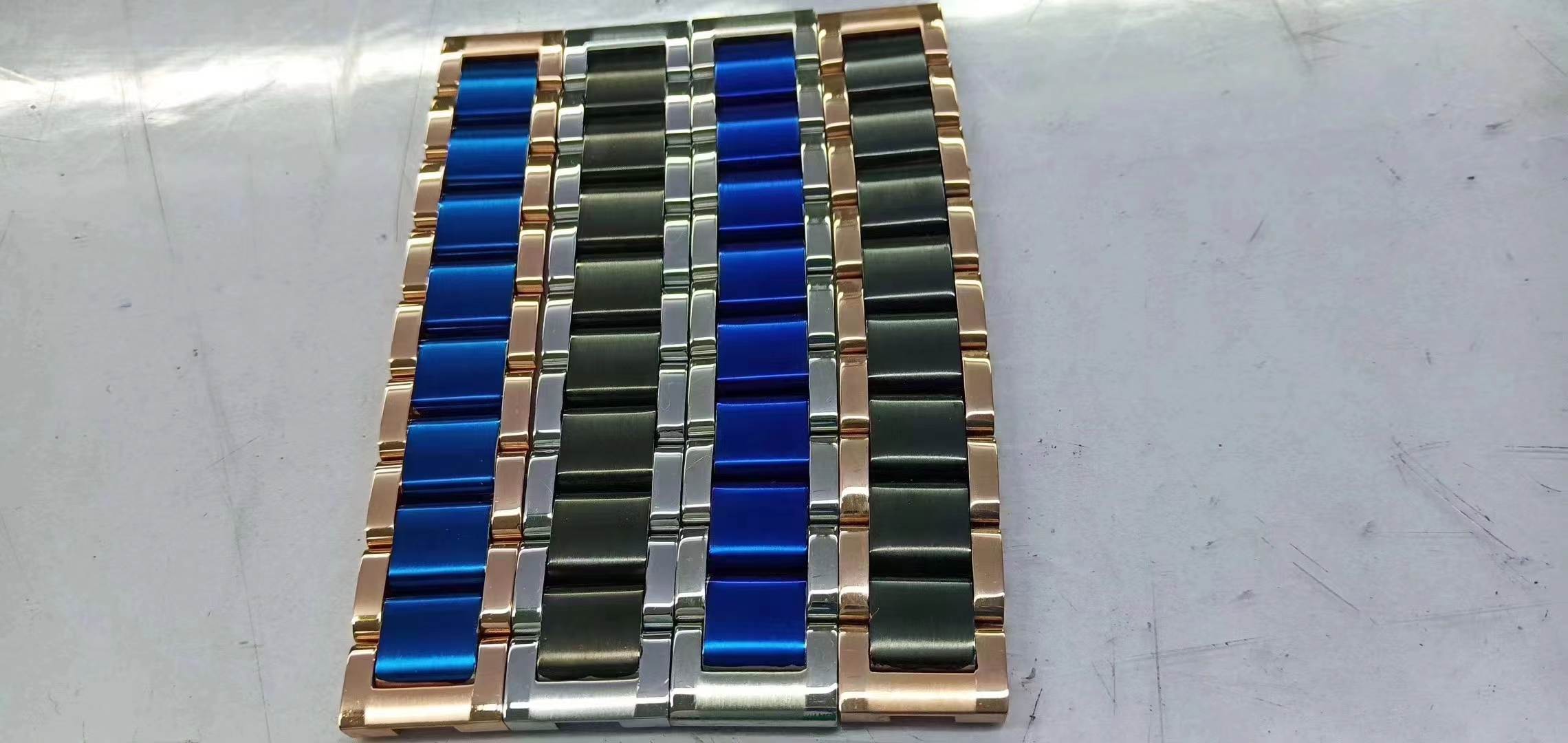 Full Auto Multi-Arc Ion Coating Machine with Titanium-Gold Coatings and Stainless Steel Vacuum Chamber
