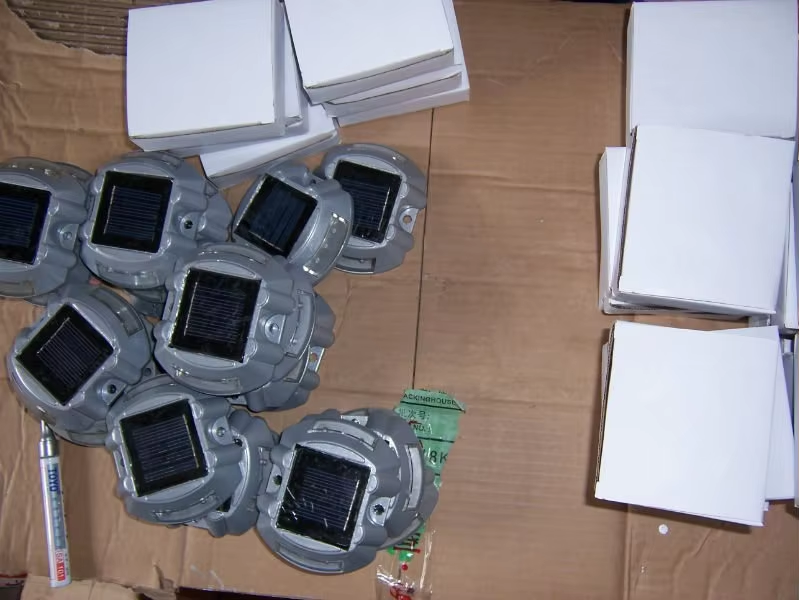 Roadsafe LED Solar Road Stud with 5mm Ultra Bright LED and 20 Tons Resist Compression in Aluminium Alloy