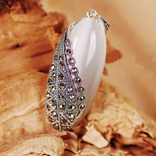 Retro Thai 925 Silver Red Agate Pendant with Marcasite and 18 Inches Chain (N11065WHITE)