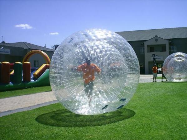 bola inflável do PVC Zorb de 1.0mm com os coxins traseiros macios