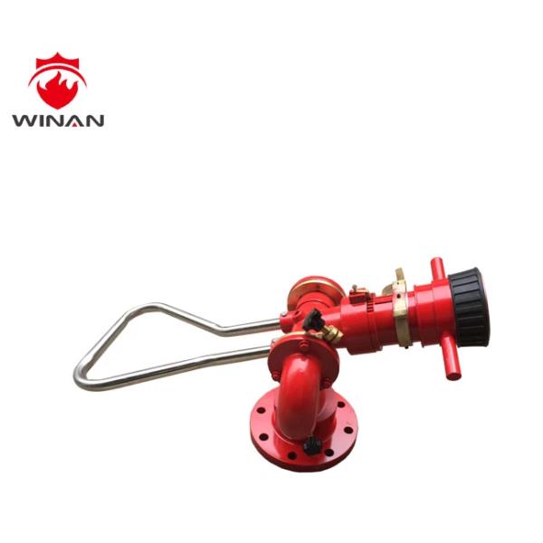 Пожаротушение водяной пушки огня контролирует монитор установленный гидрантом