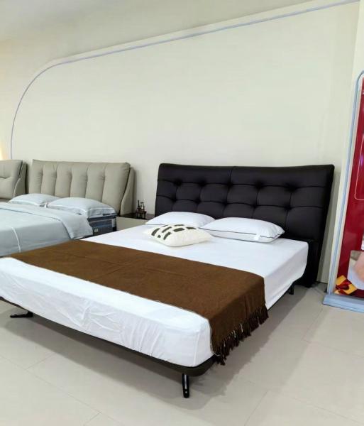 Italian Modern Luxury Double Bed Solid Oak Wood Black Genuine Leather Frame Eco-Friendly Comfortable Storage Bedroom Furniture
