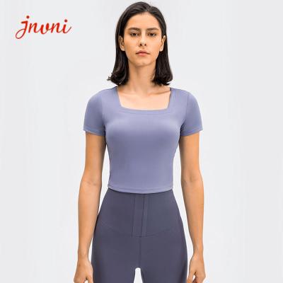 Camisas curtos aptas magros da ioga T da luva do pescoço de U com sentimento despido acolchoado