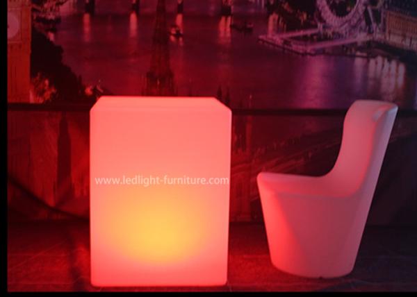 O diodo emissor de luz durável ilumina acima a tabela 45*45*110 Cm do cubo para a decoração do casamento/banquete