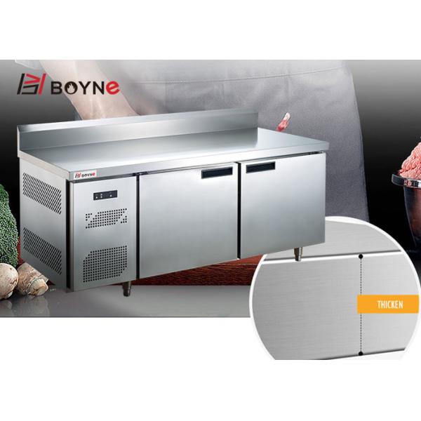 Западный верстак кухни с задней таблицей работы системы охлаждения выплеска