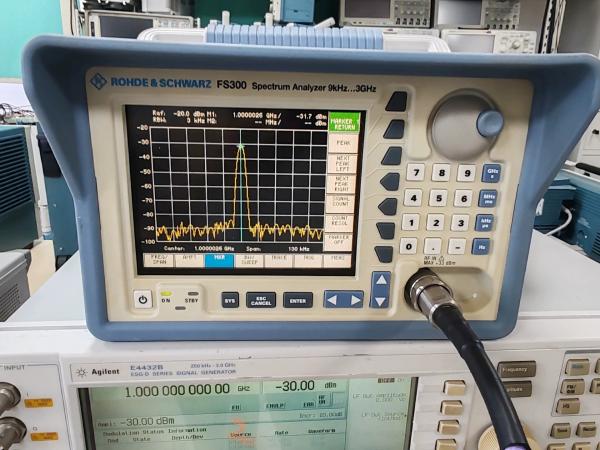 Analista de espectro RF de nivel de entrada de 3 GHz de Rohde & Schwarz R&S FS300