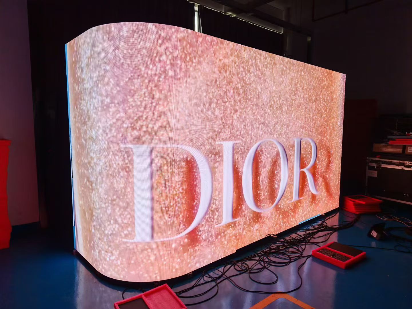 8.6mm Ultra Thin Flexible P4 LED Display With 256×128mm Standardized Size