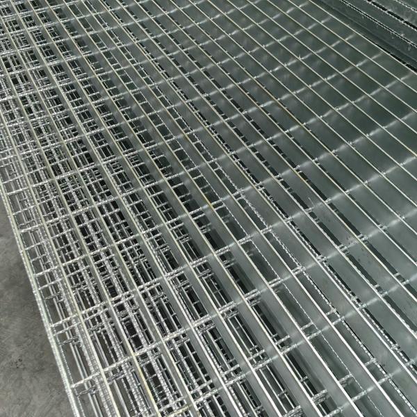 30mm Pitch 30mm Space Bar Grating Mesh / Flat Steel Grating Flat Bar Flooring