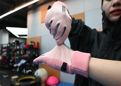 As luvas térmicas com dedos inteiros são à prova de vento e compatíveis com a tela sensível ao toque, ideais para treinos em tempo frio.