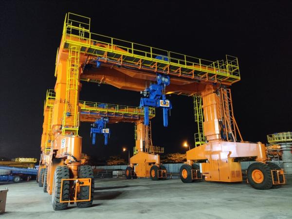 Mobile Straddle Transporter On Tyres Two Units To Handle In Pairs for Precast Elements