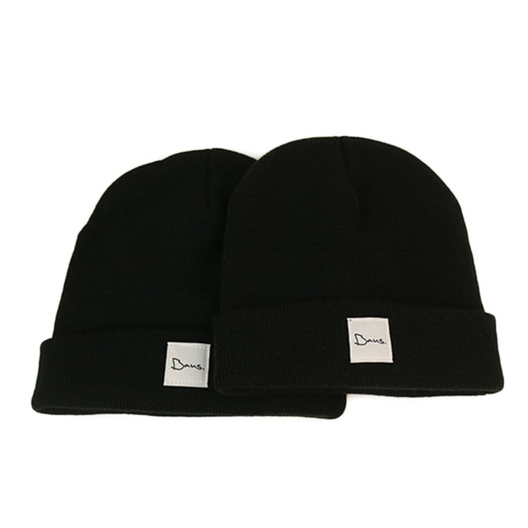 Изготовленным на заказ шляпа альпаки slouch beanie крышки лыжи черепа зимы вязания крючком черным связанная beanie с логотипом заплаты