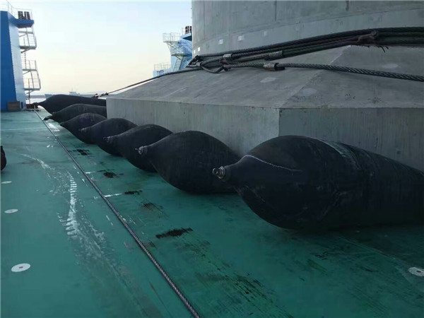 Quick-Deployment Offshore Salvage Airbag with Safety Valves