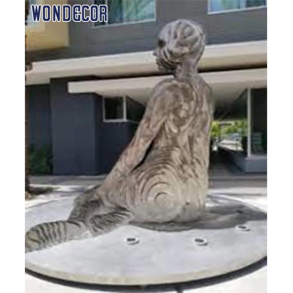 На открытом воздухе сад нержавеющей стали ваяет форму женщин 165cm сидя