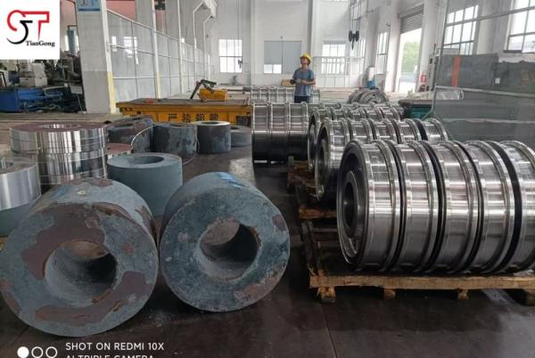 42CrNiMo 18CrNiMo Quality Forging Steels Forged Alloy Metal Forging Products Cement Grinding Gear