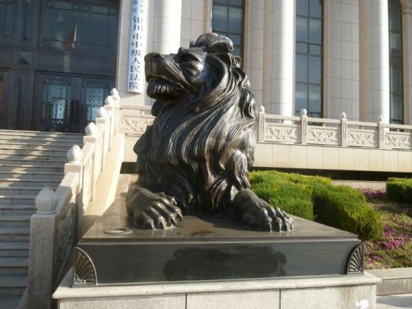 Antique Large Man fighting with lions bronze sculpture ,customized bronze statues, China sculpture supplier