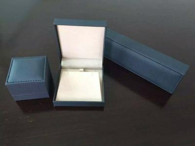 Elegant Jewelry Plastic Box ,  Jewellery Display Cases Clamshell Open Way