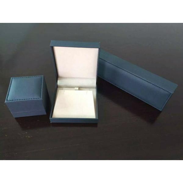Elegant Jewelry Plastic Box ,  Jewellery Display Cases Clamshell Open Way