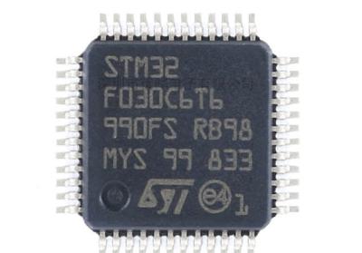 O circuito integrado STM32F030C6T6 lasca MCU 120MHz AT32F421C6T7