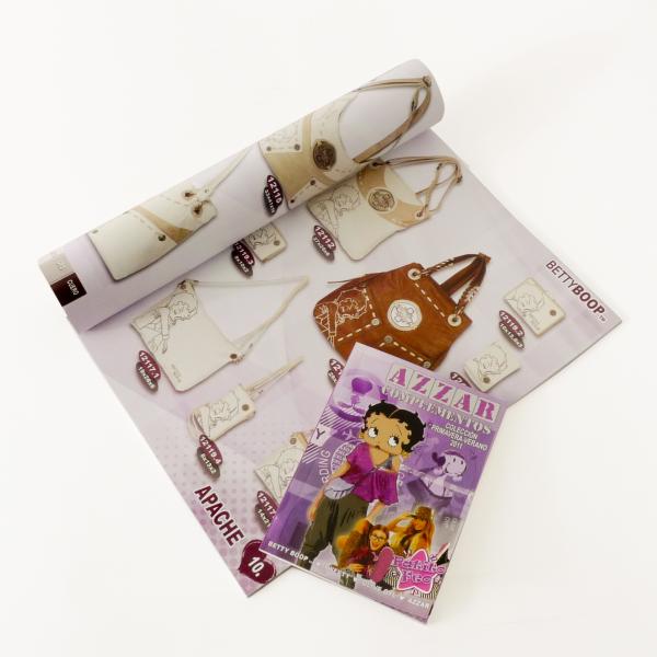 Collez piquer d'attache/selle les magazines brillantes du commerce d'impression de papier CIS ou de C2S d'art
