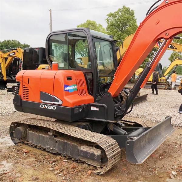 Working Condition Doosan DX60 Excavator 2019 Used Mini 6 Ton Excavator in Shanghai