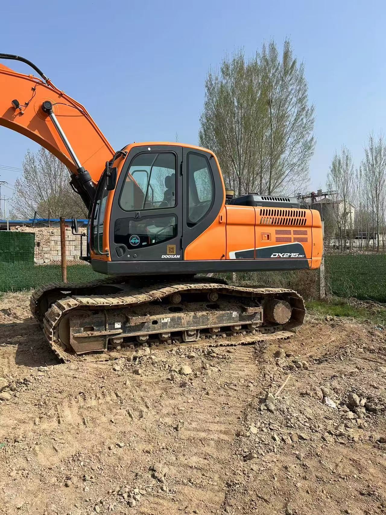 Использованный экскаватор Doosan Dx215 мощностью 110 кВт