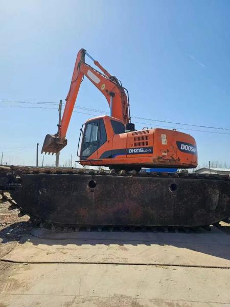 Well Maintained Doosan DX215-7 Marine Excavator Heavy Duty Used Construction Equipment