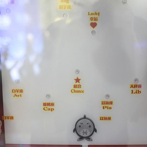 Garra louca Crane Machine do brinquedo 2, inglês da máquina da garra da casa do brinquedo 220V