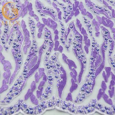 O roxo perlou o bordado feito a mão da tela do laço solúvel em água para o vestuário