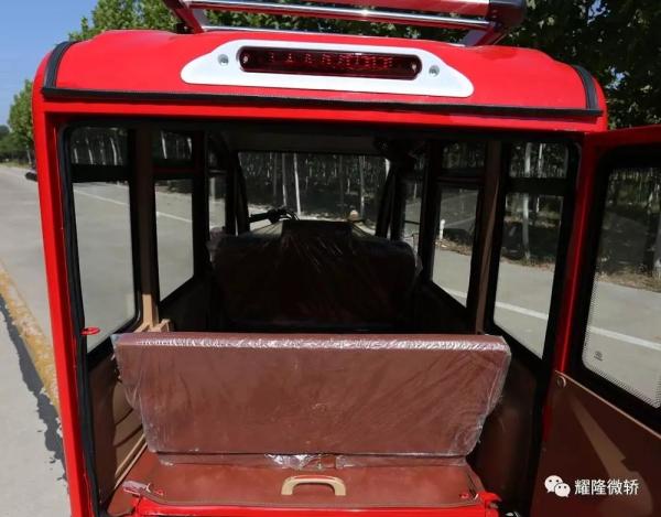 Gasoline 130cc 2.9m*1.2m*1.7m Cabin Enclosed Tricycle