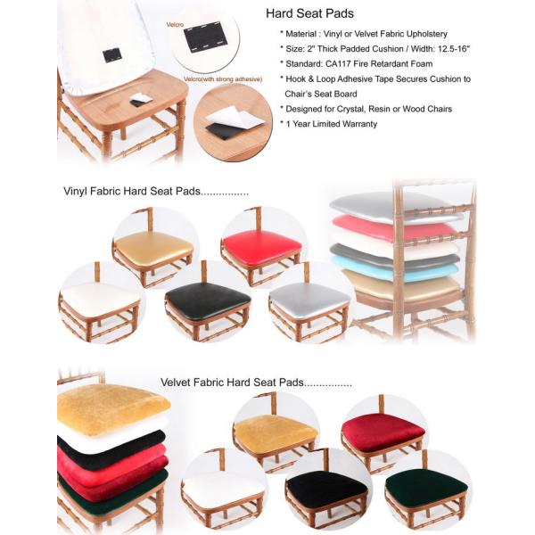 Складывая банкет свадьбы предводительствует со стулом Chiavari белой крышки деревенским деревянным